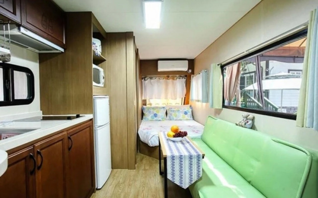 Hongcheon Gangbyeonuisuchaehwa Pension