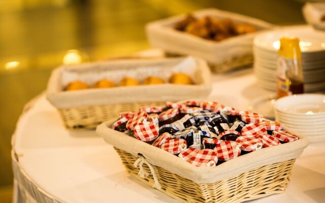 Huatian Chinagora Hotel