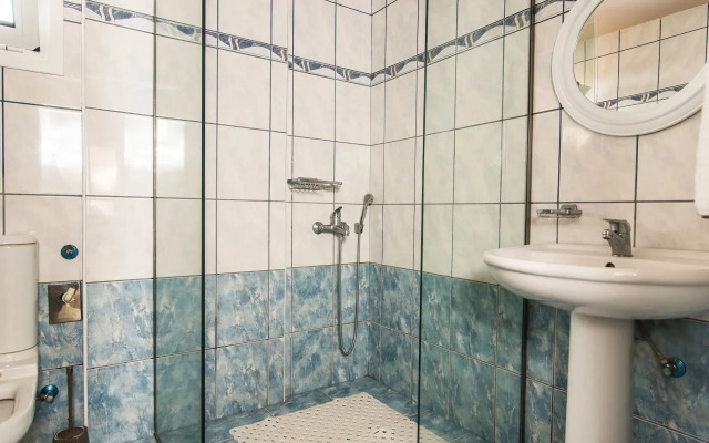 Yiannis Manos Hotel