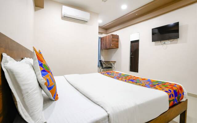 Fabhotel Royal Paradise