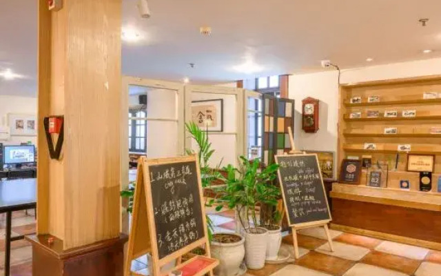 Houshanti B&B (Chongqing Jiefangbei Eighteen Tiers Branch)