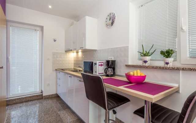 Beautiful Apartment in Rukavac With Wifi