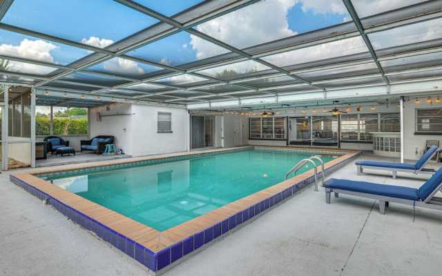 Legoland & Lakes Pool Home Pet Friendly