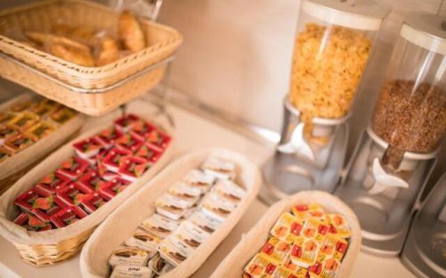 Coral beach house & food