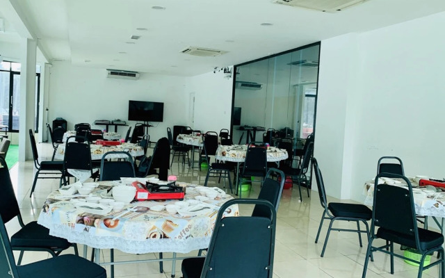 Spot On 89900 Jesselton Capsule Inn