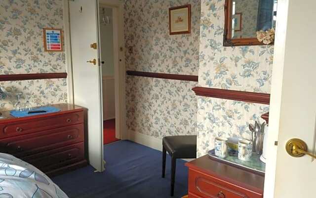 Hollingworth Lake Guest House Room Only Accommodation