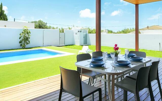 Chalet deluxe con piscina privada barbacoa y AC