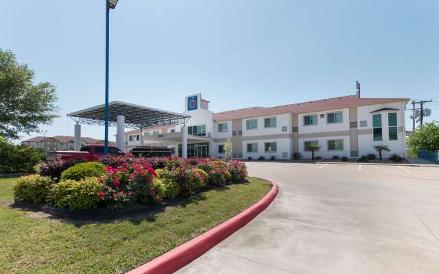 Motel 6 Hillsboro, TX