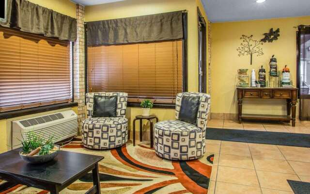 AmericInn by Wyndham Mosinee Central Wisconsin Airport