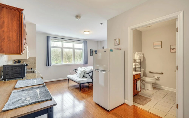 Smith Mountain Lake Condo w/ Pool Access