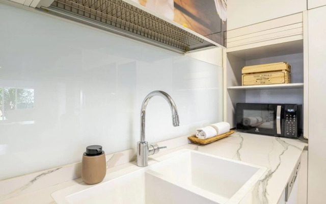 Gugel Waves Seaview 4BR Family Aparts