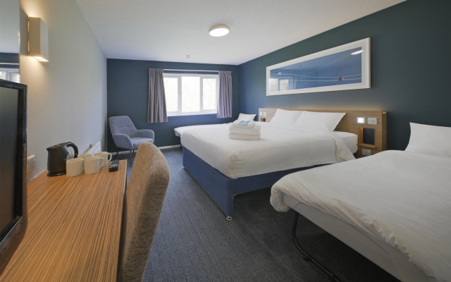 Travelodge Swansea M4