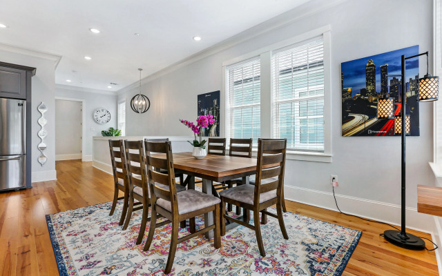 Spacious 5BR Urban Retreat with Balcony & Pool