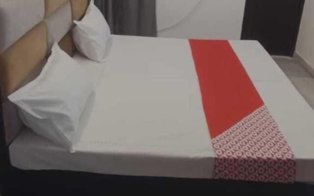 OYO 70049 Hotel Pearl Inn