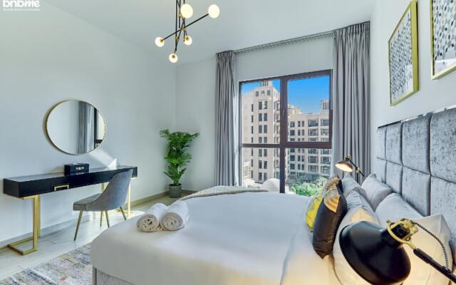 Elegant Pool View 2BR Apartment