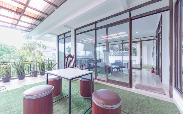 RedDoorz near Kiara Artha Park