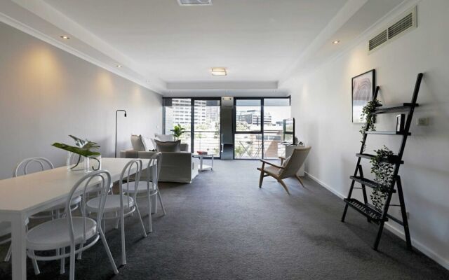Extra Large 2 Bedroom Apartment in Melbournes Southbank