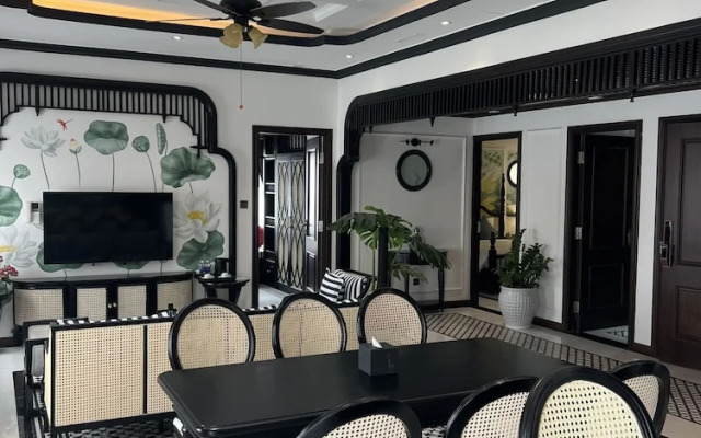 Mercy Emerald Hotel