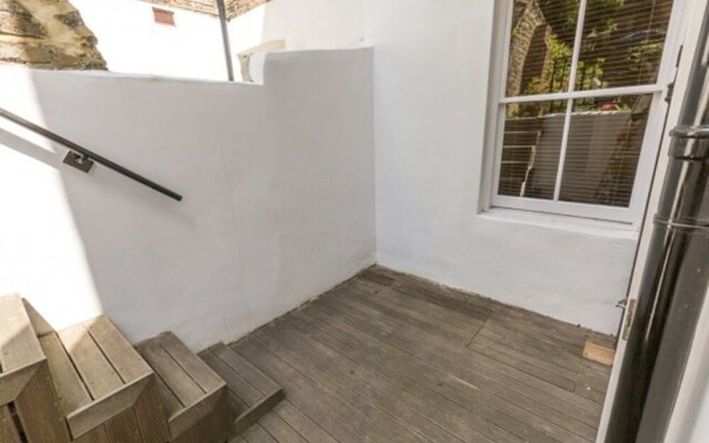 Eson2 - The Chelsea Edith Grove Lodge