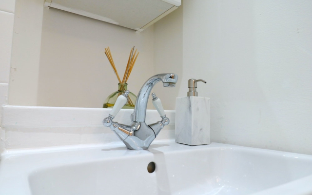 Comfortable Apartment in West End