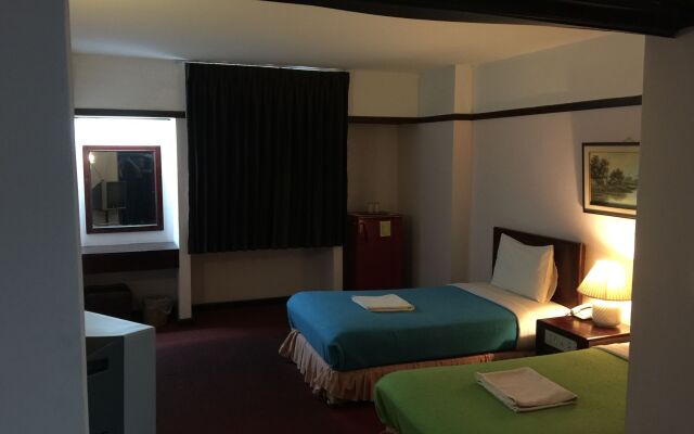 Daeng Plaza Hotel