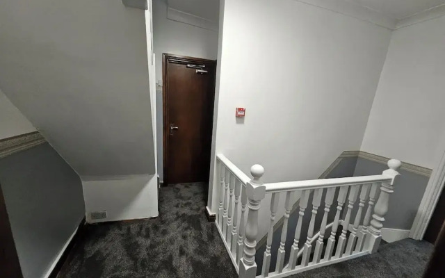 SnoozeDen Wellesley – Near to Slough Station