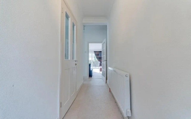 3BR Detached Bungalow w/Parking