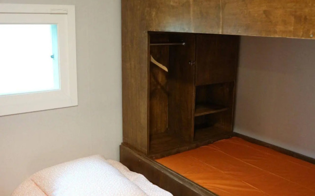 Zzzip Guest House - Hostel