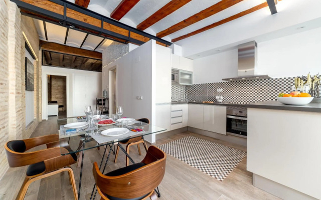 CENTER-Luxurious 1BR, 1BA-Terrace, WI-FI, A/C