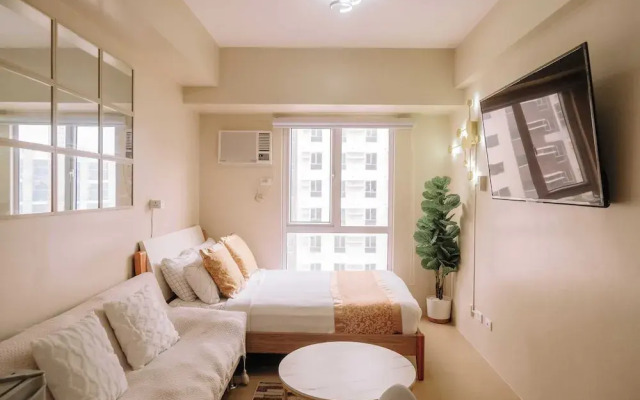 Minimalist Chic City Loft