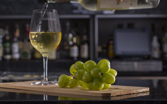 Holiday Inn & Suites Silicon Valley - Milpitas by IHG