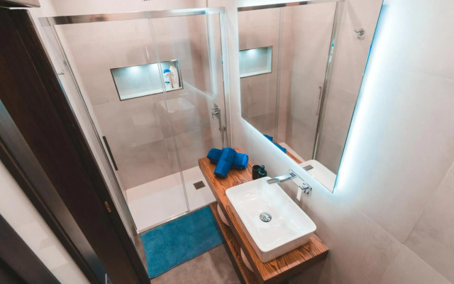 Ideal Location, Stylish 1BR Apartment with Free Parking