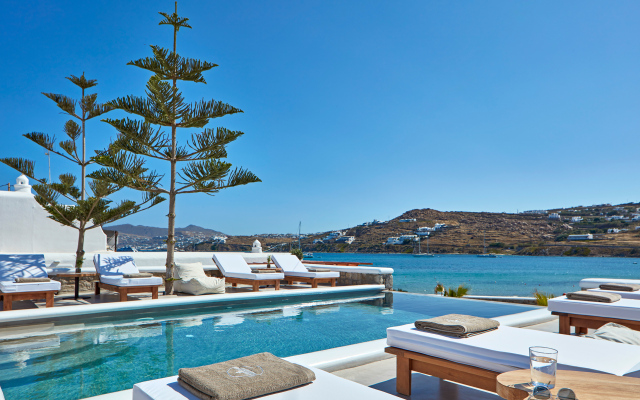 Mykonos Waves Beach House & Suites