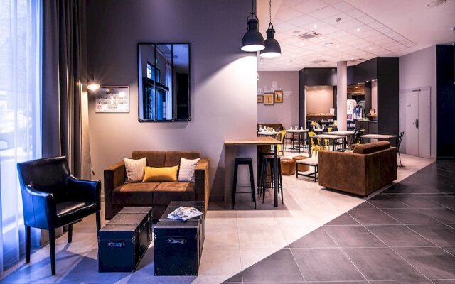 Best Western Plus Suitcase Paris La Defense