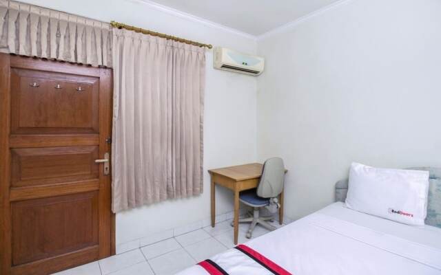 RedDoorz Near WTC Sudirman