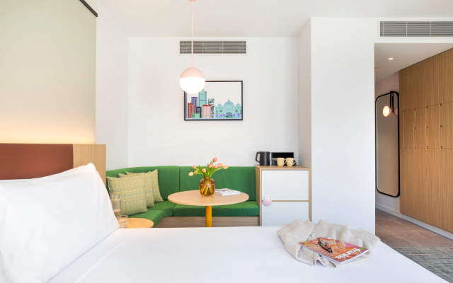 Holiday Inn Melbourne Bourke Street Mall by IHG – Guest Rooms – Melbourne