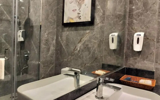 Bel-La Monde Hotel NH8 at 6km from IGI Airport Delhi