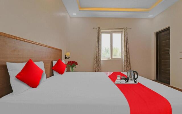 POP 85578 The Royal Plaza