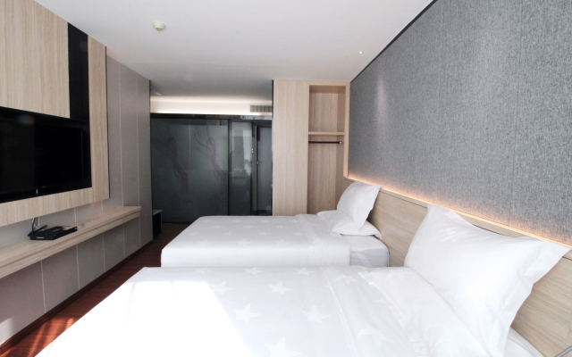 Wenxing Hotel (Zhuhai Xiangzhou Station Riyuebei Opera Theater)