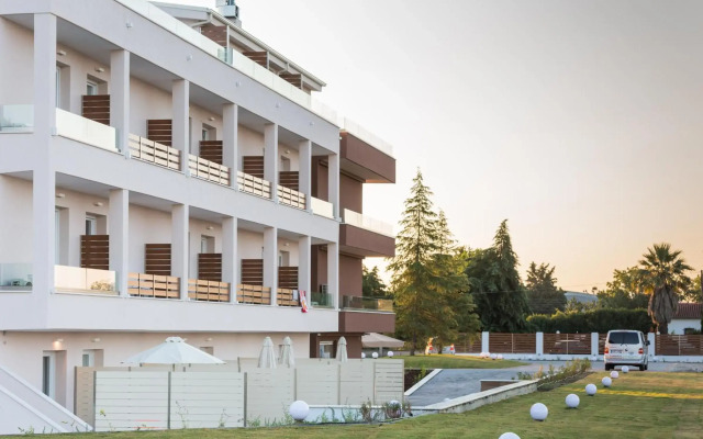 Mythic Summer Hotel