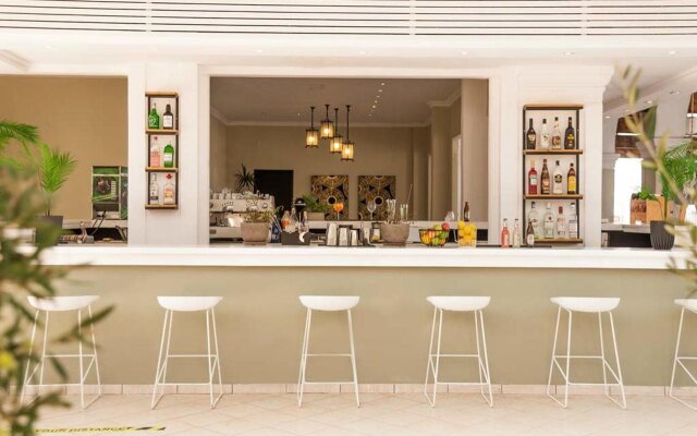 Olive Grove Beachfront Apartments & Suites