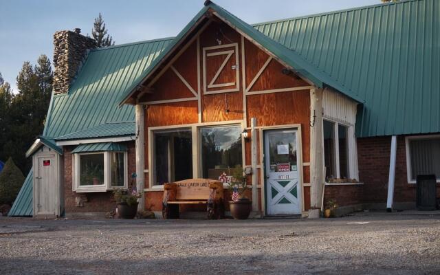 Eagle Crater Lake Inn