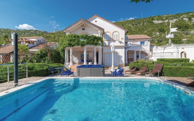 Beautiful Home in Seline With Sauna, Wifi and 7 Bedrooms