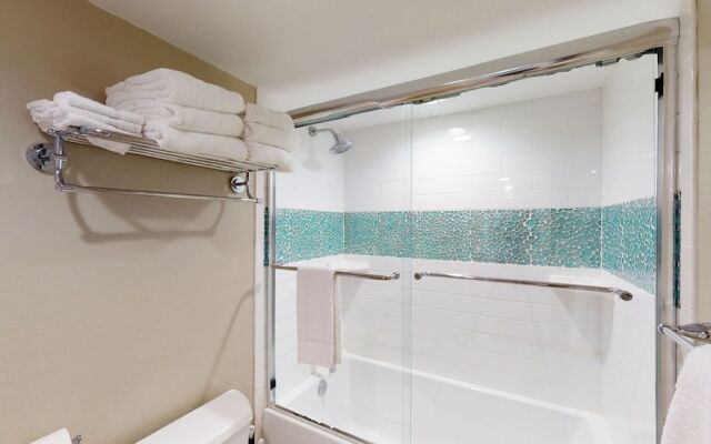 Island 120 3 Bedroom Condo