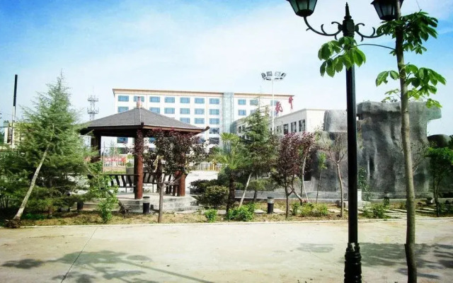 Baoji Wolong Juxing Hotel