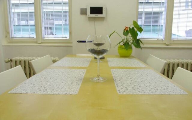 Quiet Courtyard Apartment