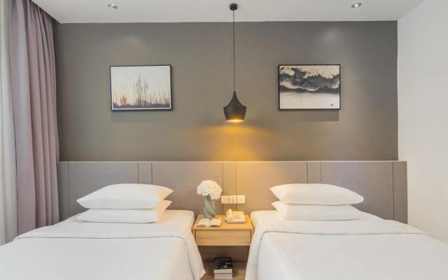 Altos Hotel