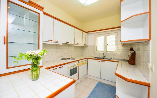 Golden Dream Apartments