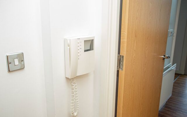 Chelsea Suites Central Milton Keynes - Sleeps 4