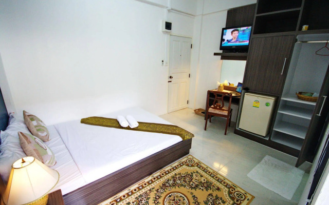 Riski Residence Bangkok
